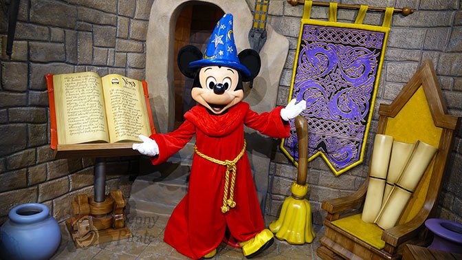 mickey-mouse-and-minnie-mouse-in-red-carpet-dreams-at-hollywood-studios-in-walt-disney-world