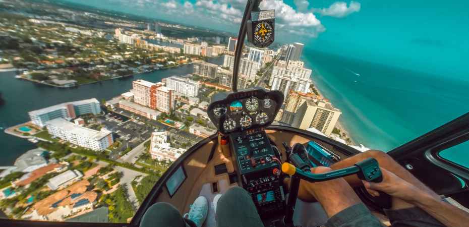 city traffic vacation people